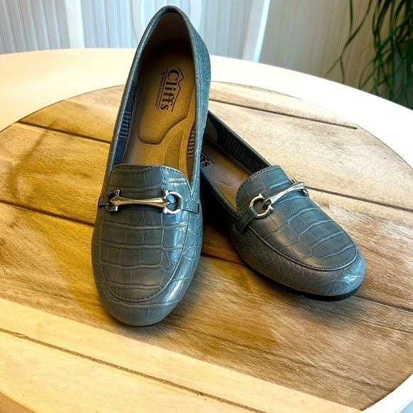 NWT - Cliffs Grey Leather Loafers - Picture 1 of 13